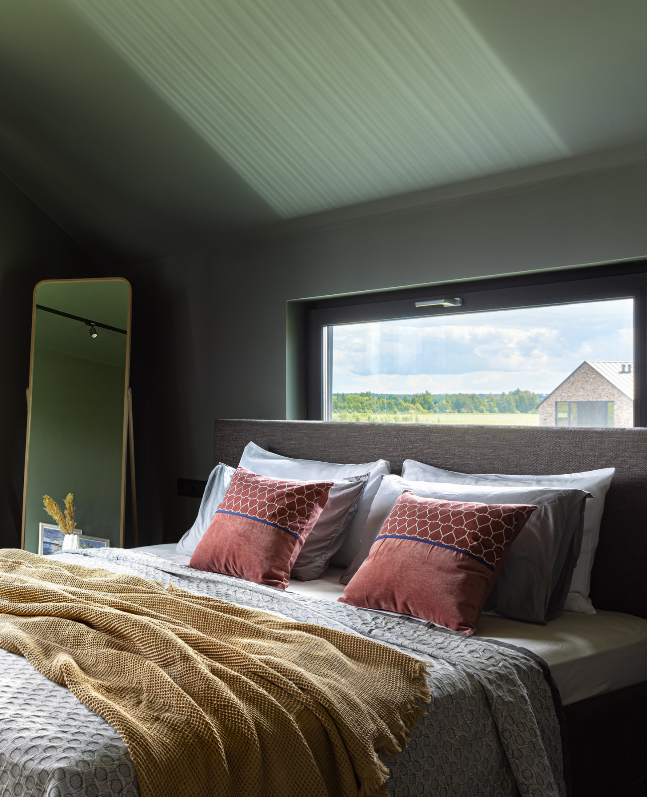 Дом в Подмосковье 137 м2 с темными стенами