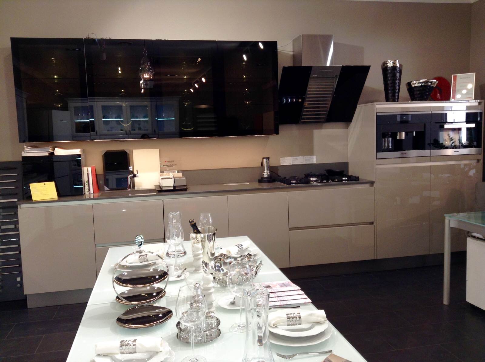 Обложка проекта: Распродажа  Немецкая кухня фабрики Ballerina Kuchen