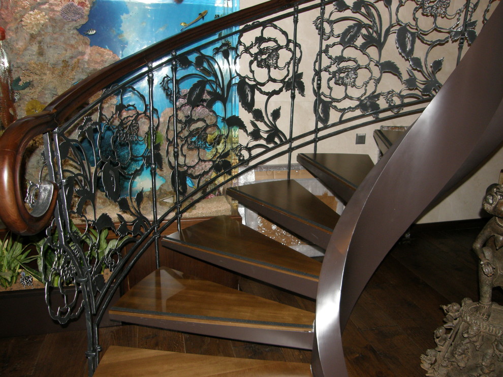 Уникальная винтовая лестница (2013)