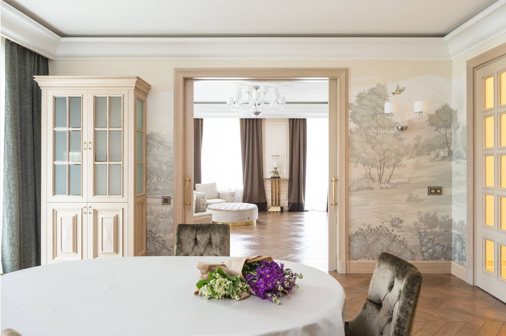 Обложка проекта: Классика с дизайнерскими обоями