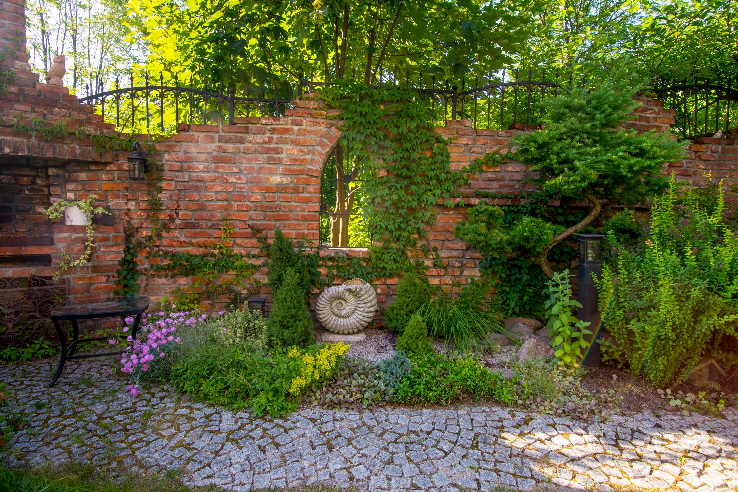 Проект недели: Маленький садик в рустикальном стиле в Калининграде