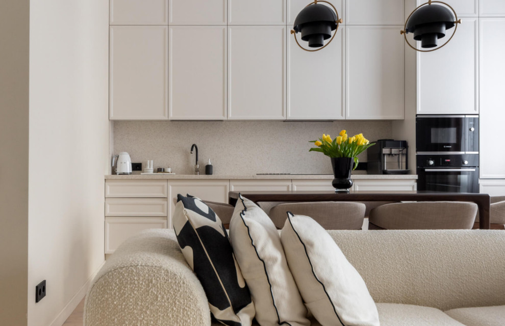 Кухня с гостиной в белом цвете