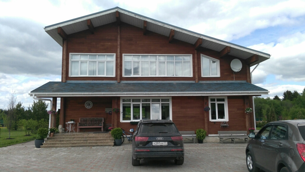 Фасады дома под Можайском до и после