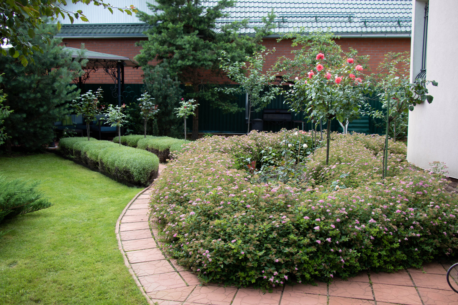 Французский садик в поселке Рыбаки Дмитровское шоссе