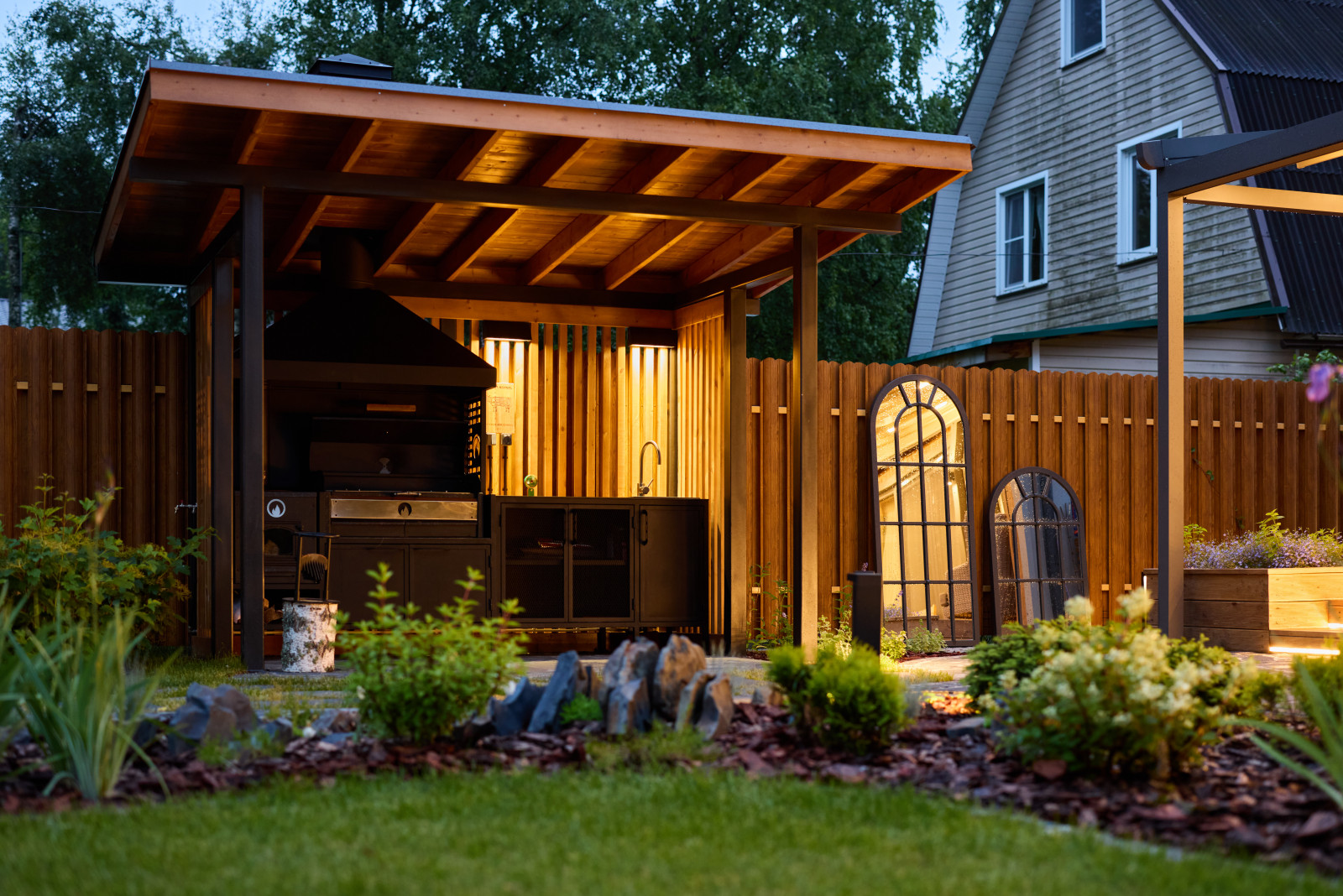 Сад со скатами для звездной пары актеров