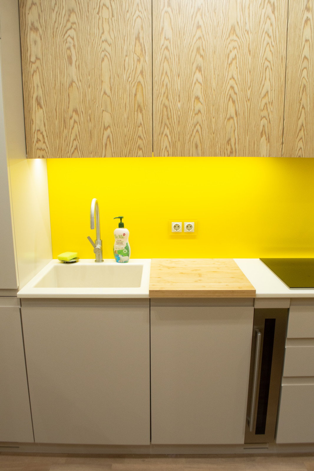 Яркая современная кухня