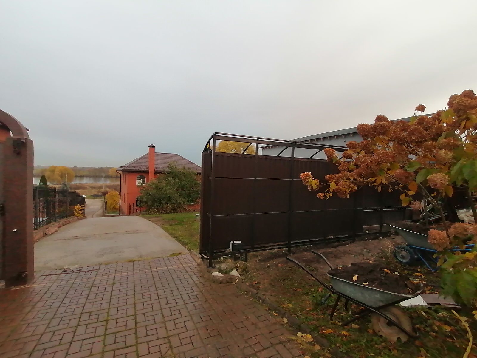 Обложка проекта: пенал откатных ворот