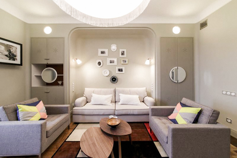 Гостиная в свете фар