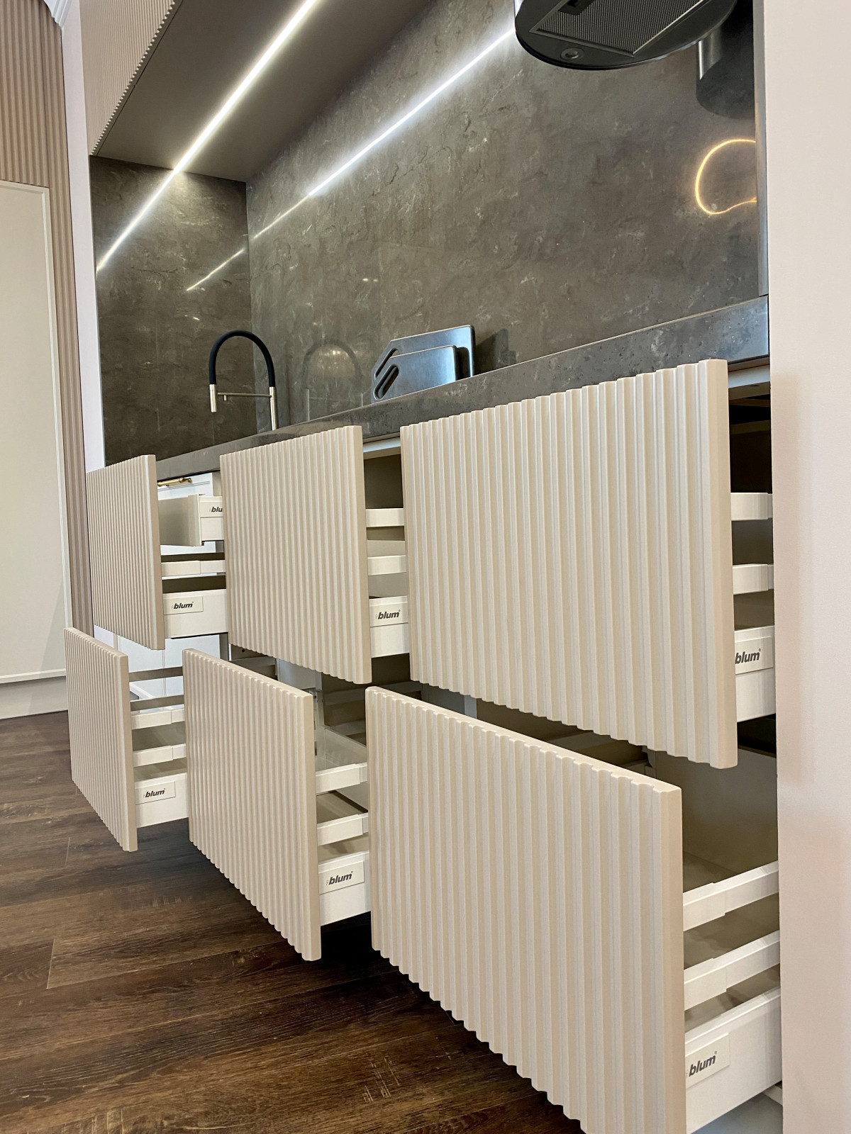 Угловая кухня "COSTOLA".