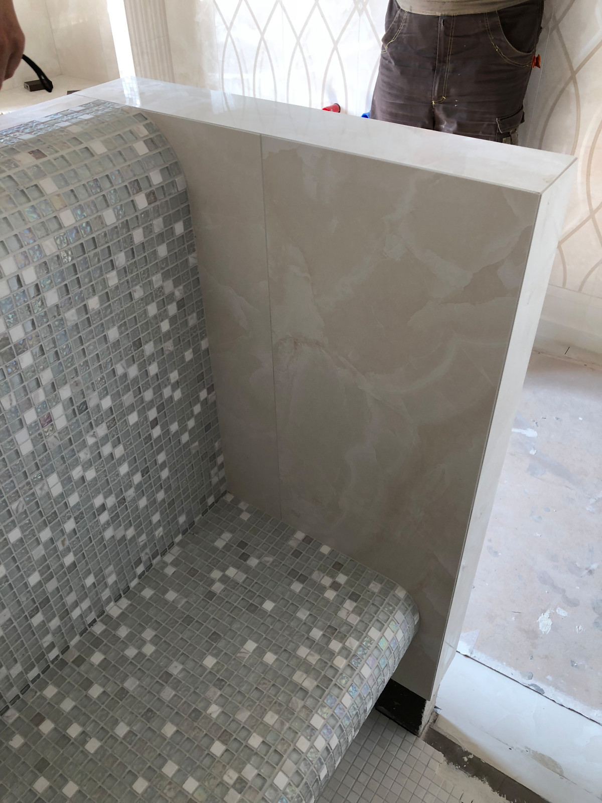 Интерьер в стиле современной классики с элементами Ар Деко.