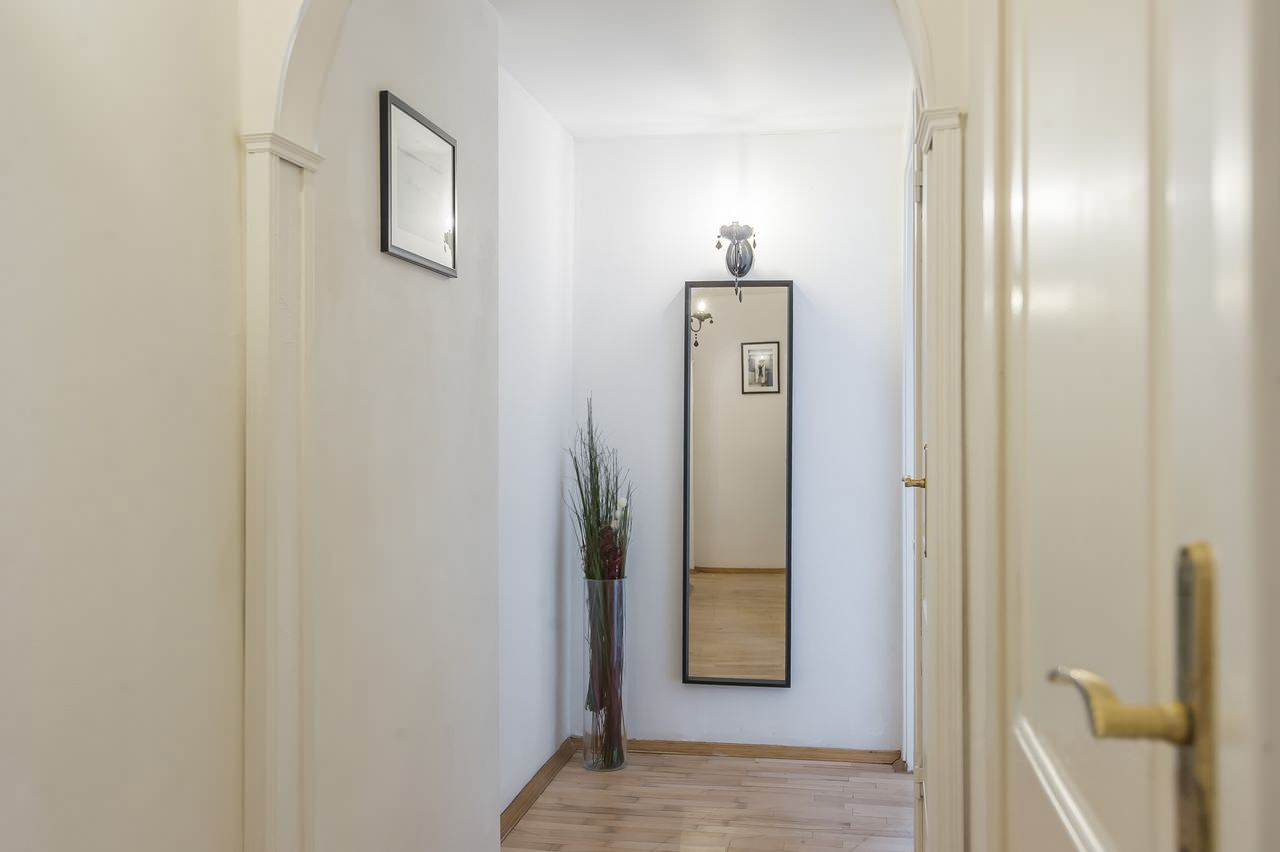 Декорирование квартира в центре Москвы под сдачу в посуточную аренду