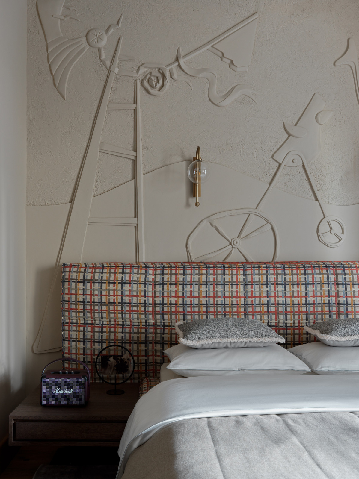 Барельеф в детской комнате