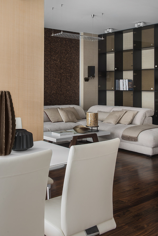 Современная квартира в Санкт-Петербурге с видом на озеро.