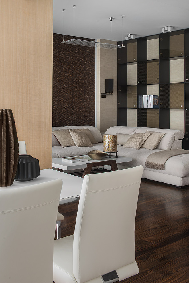 Современная квартира в Санкт-Петербурге с видом на озеро.