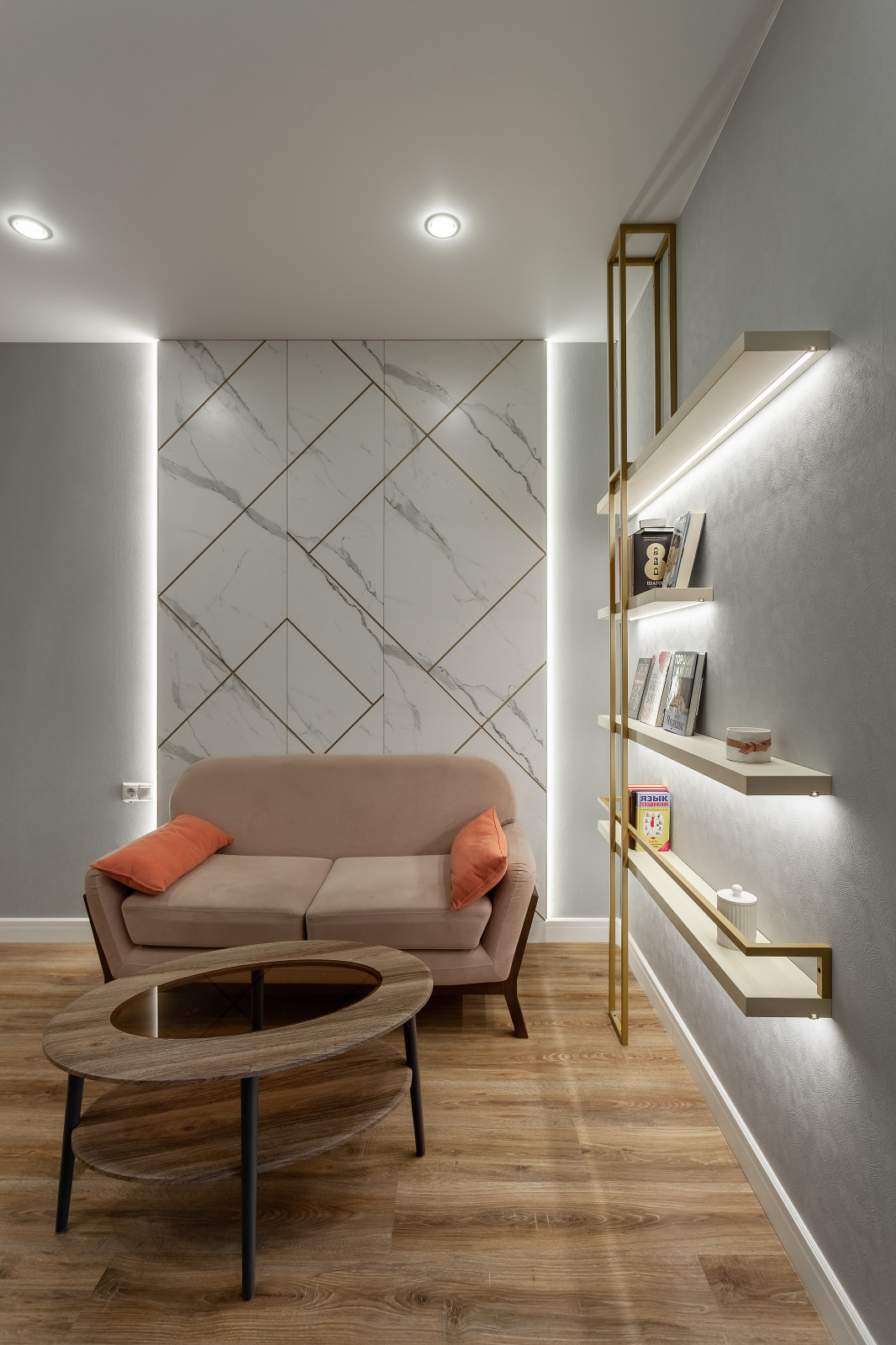 Полки оснащены фрезированной встроенной подсветкой