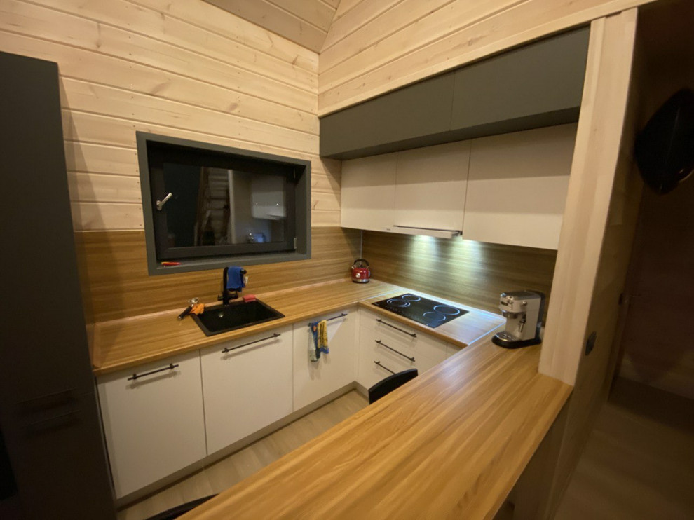 Обложка проекта: Встроенная матовая кухня в частном доме