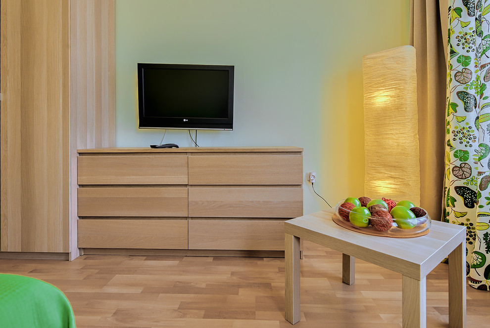 Столик и ТВ