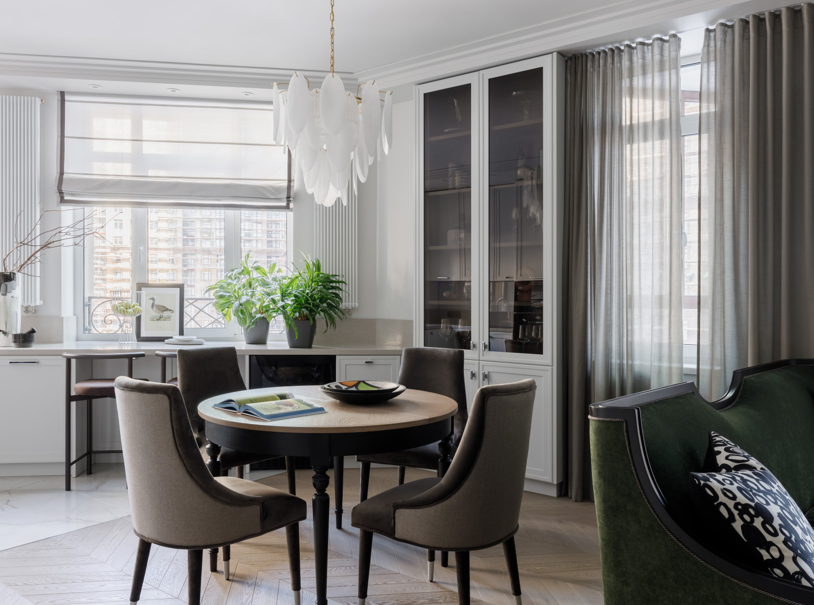 Пространство, где свет и функциональность соединяются.