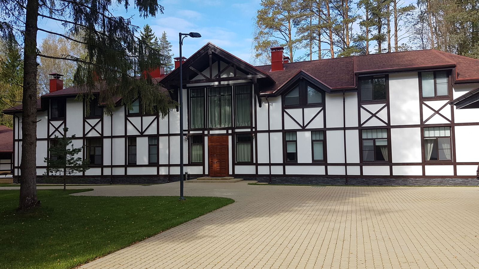 Обложка проекта: Коттедж с имитацией фахверка