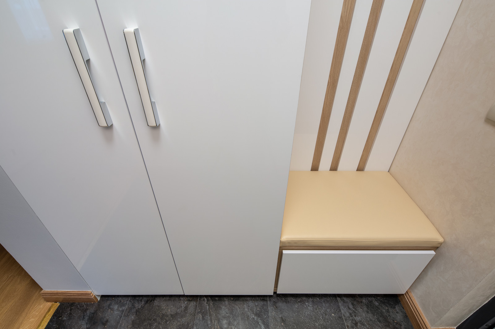 Фотосъемка авторской мебели в интерьере квартиры для компании Шкафодел