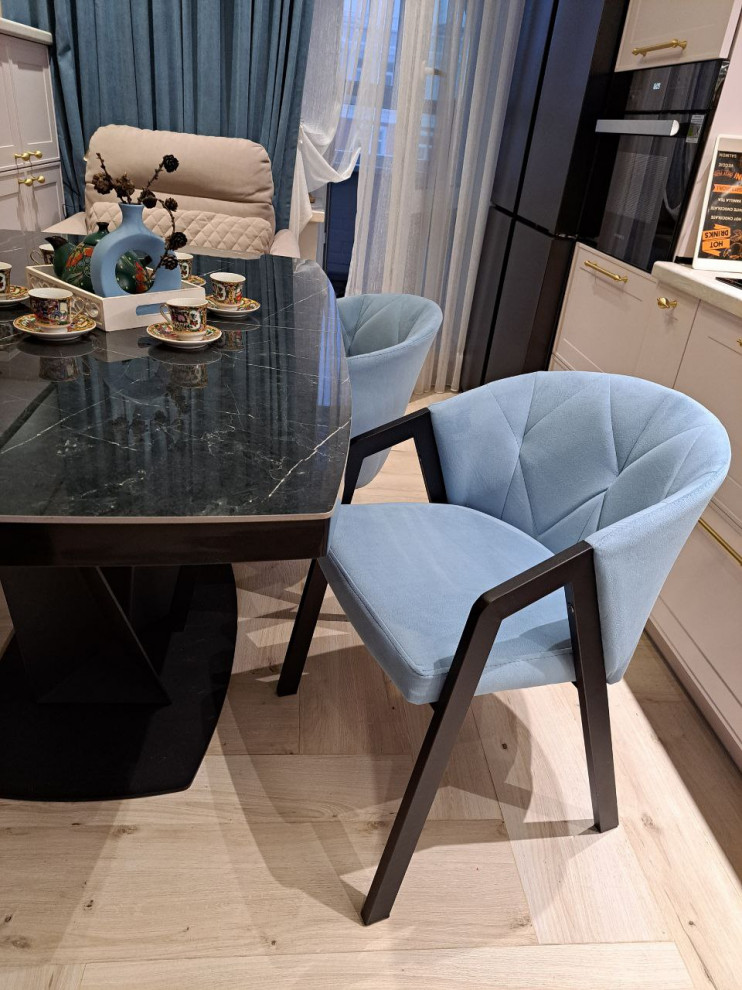 Обеденная зона в кухне-гостиной