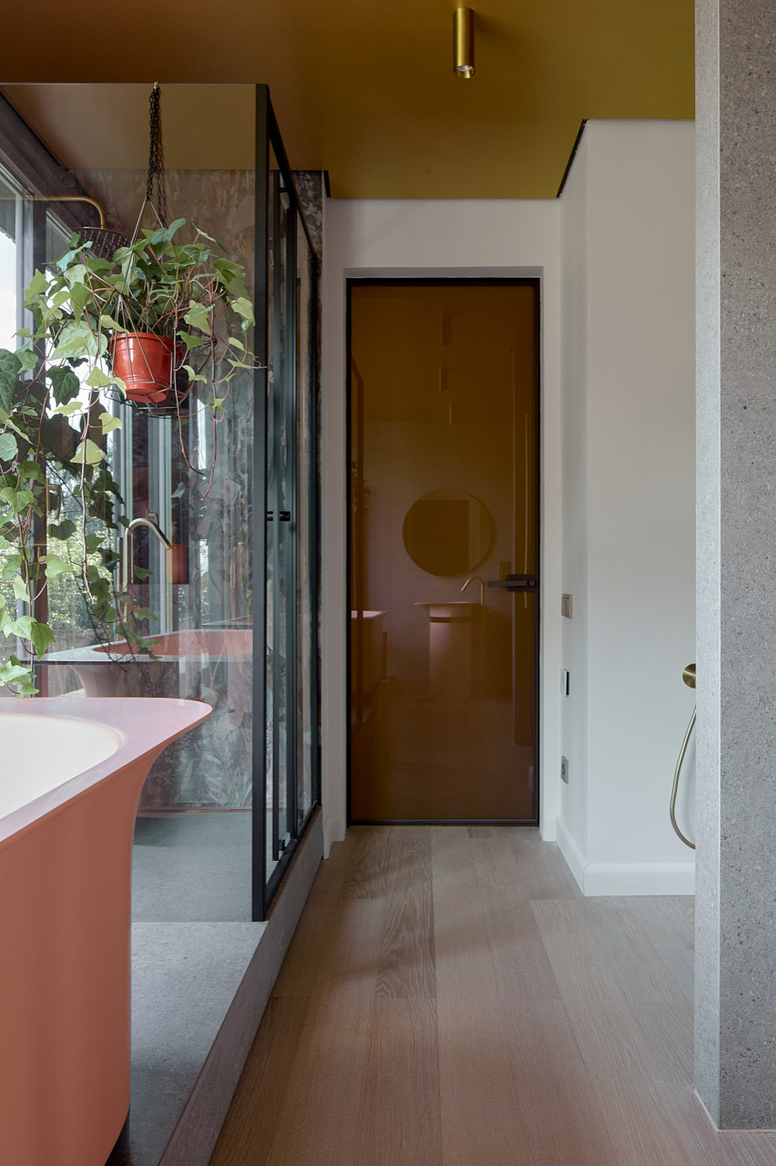 Мастер-спальня в розовом золоте