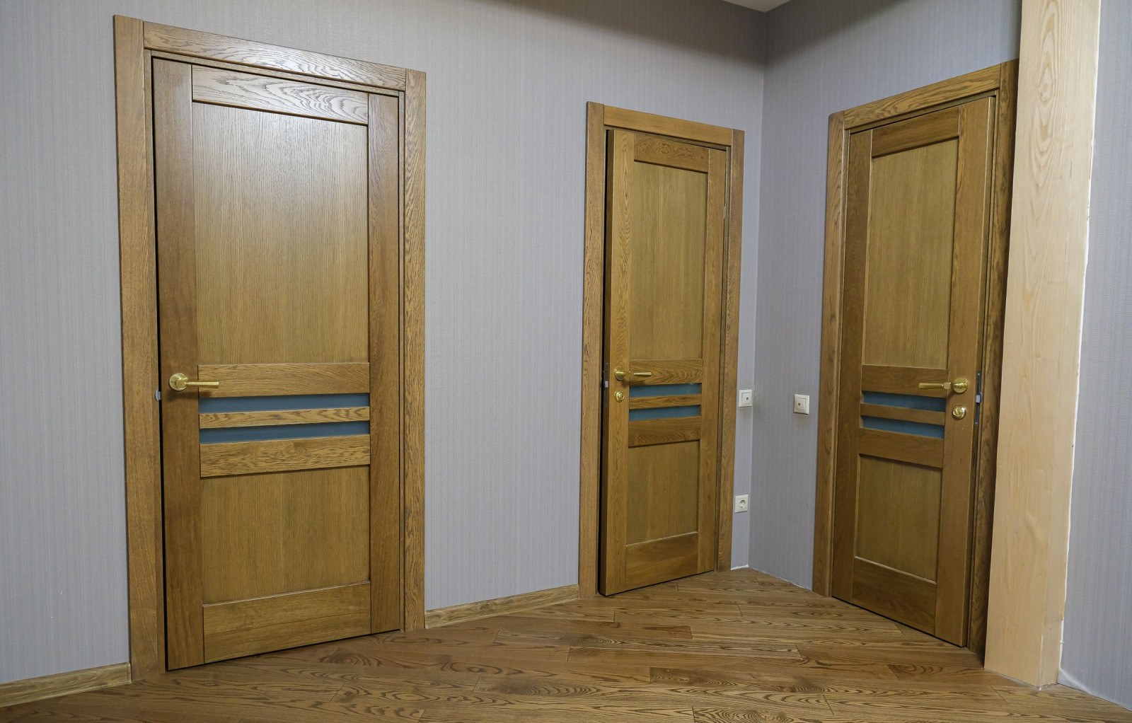 Деревянные современные окна для загородных домов