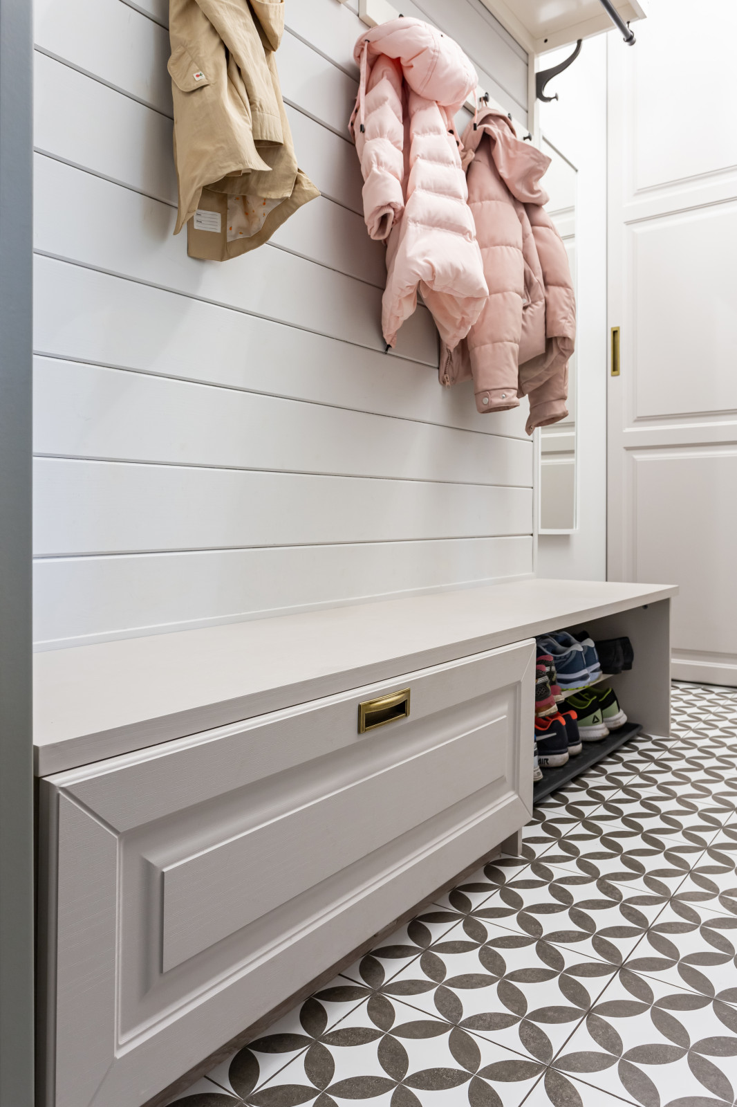 Шкаф в прихожую из мдф пленки