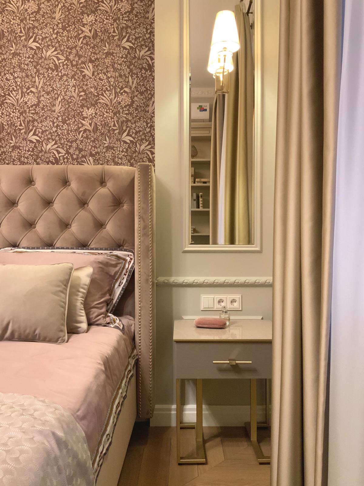 Фото серой спальни в классическом стиле