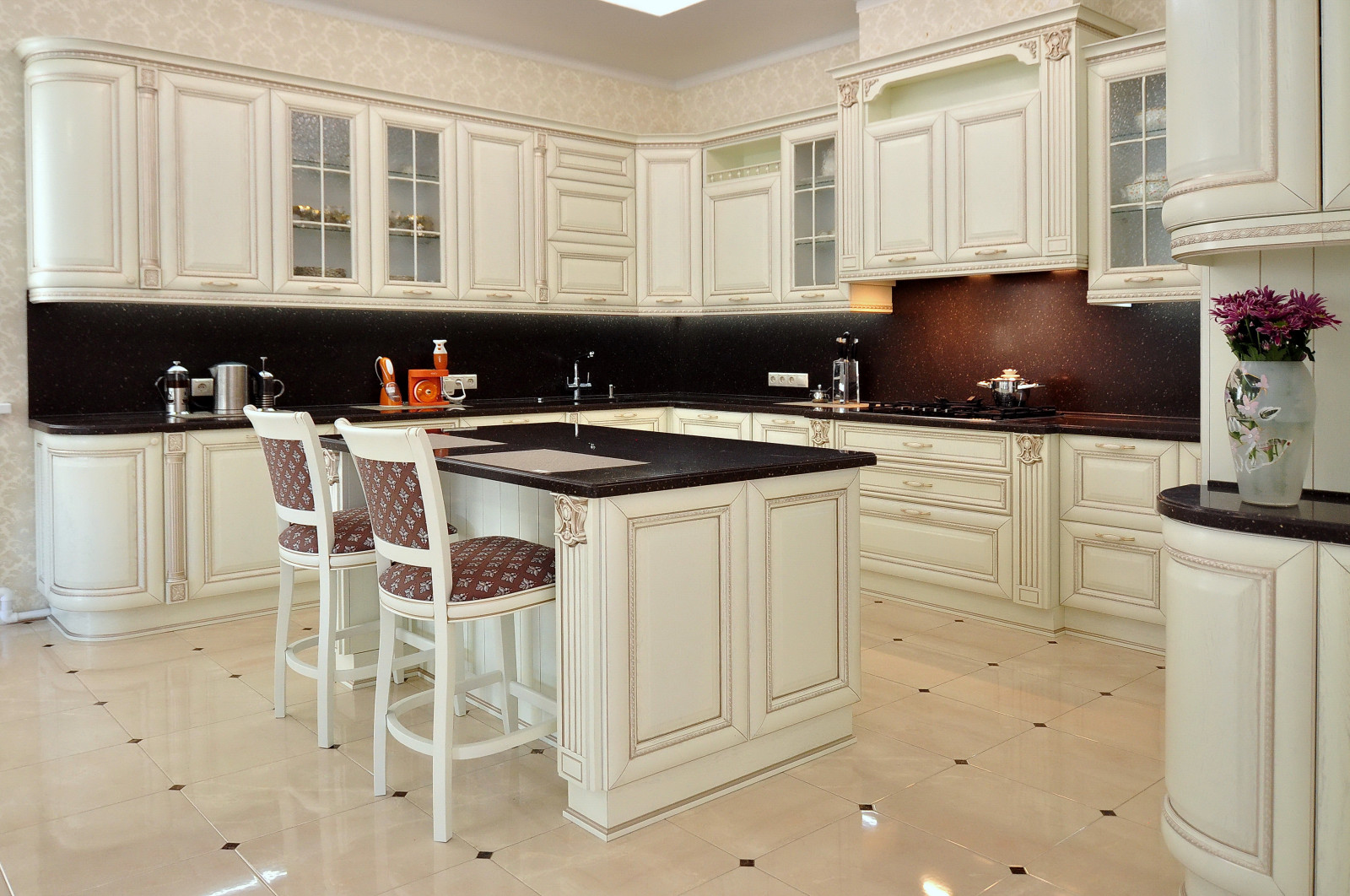 Обложка проекта: Кухня Алиери с островом