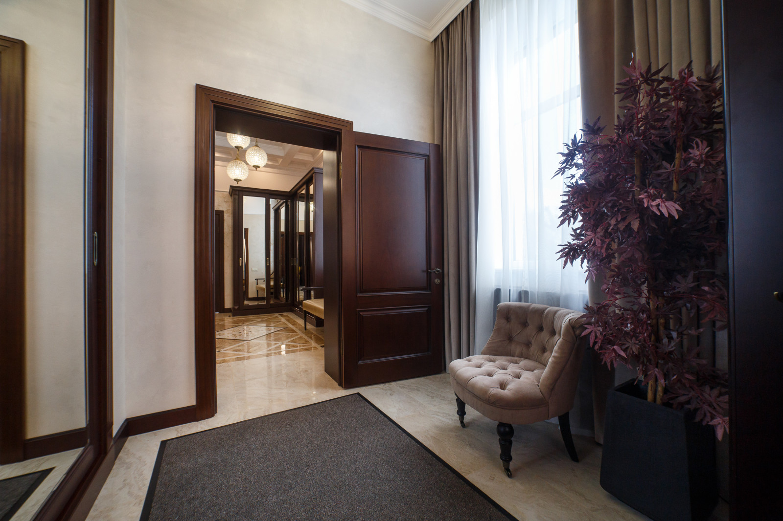 Интерьер загородного дома с двусветным пространством