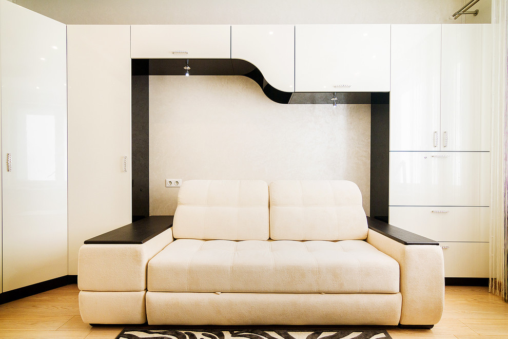 Шкаф в комнату для девочки