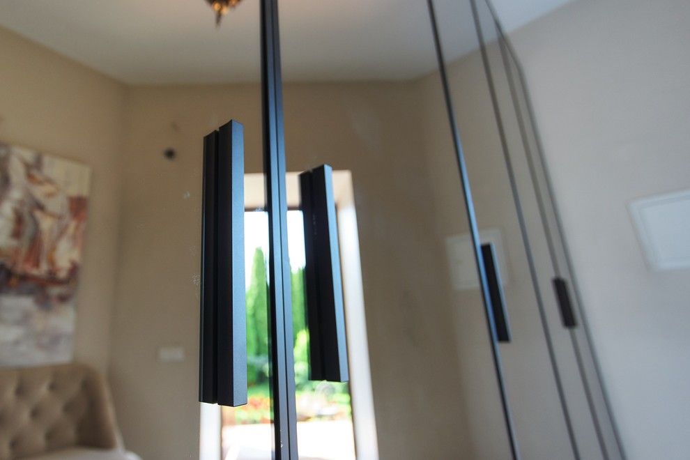 Зеркальный распашной шкаф с RPS системой raumplus