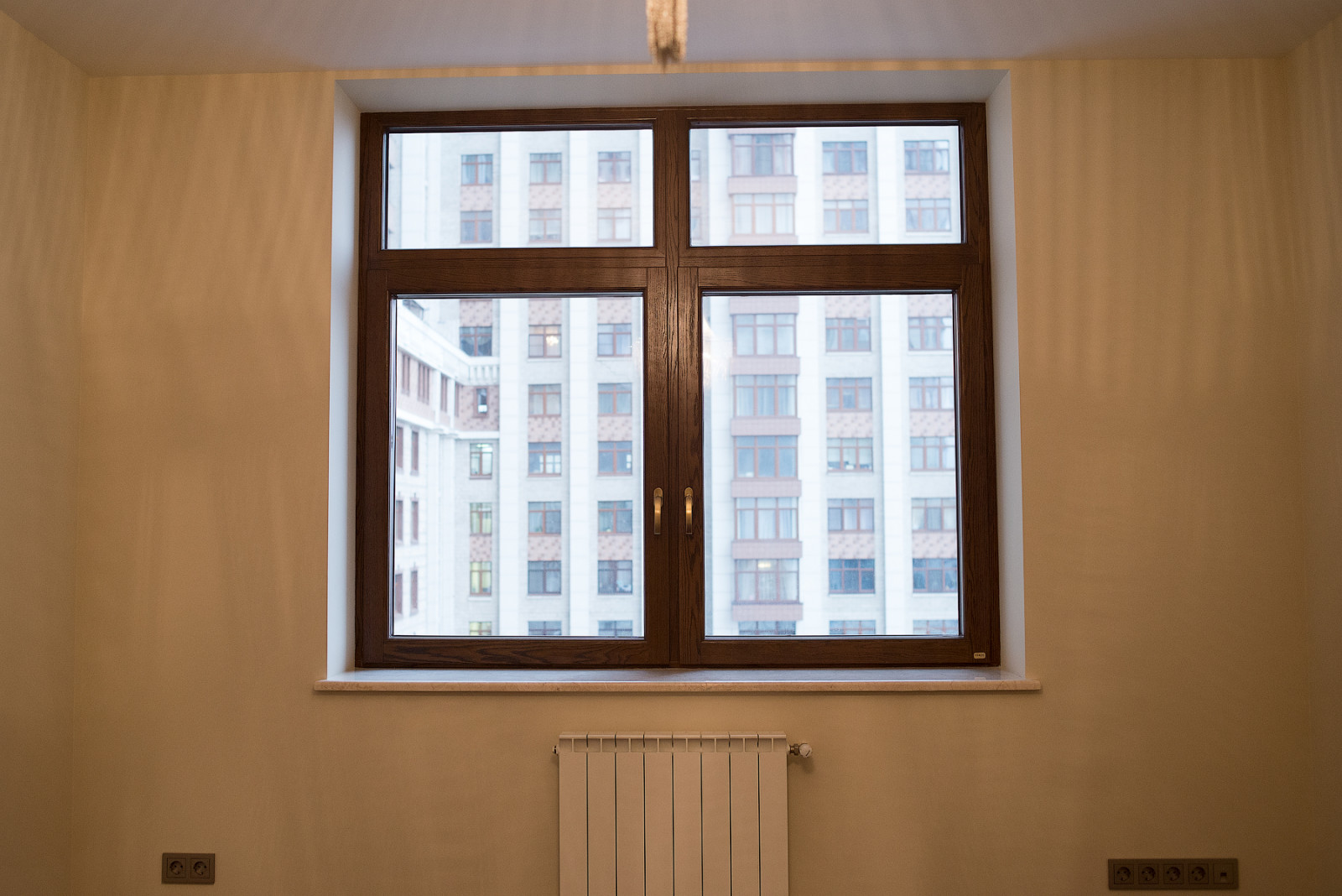 Обложка проекта: Дубовые окна в Триумф Паласе (дерево-алюминиевые окна)