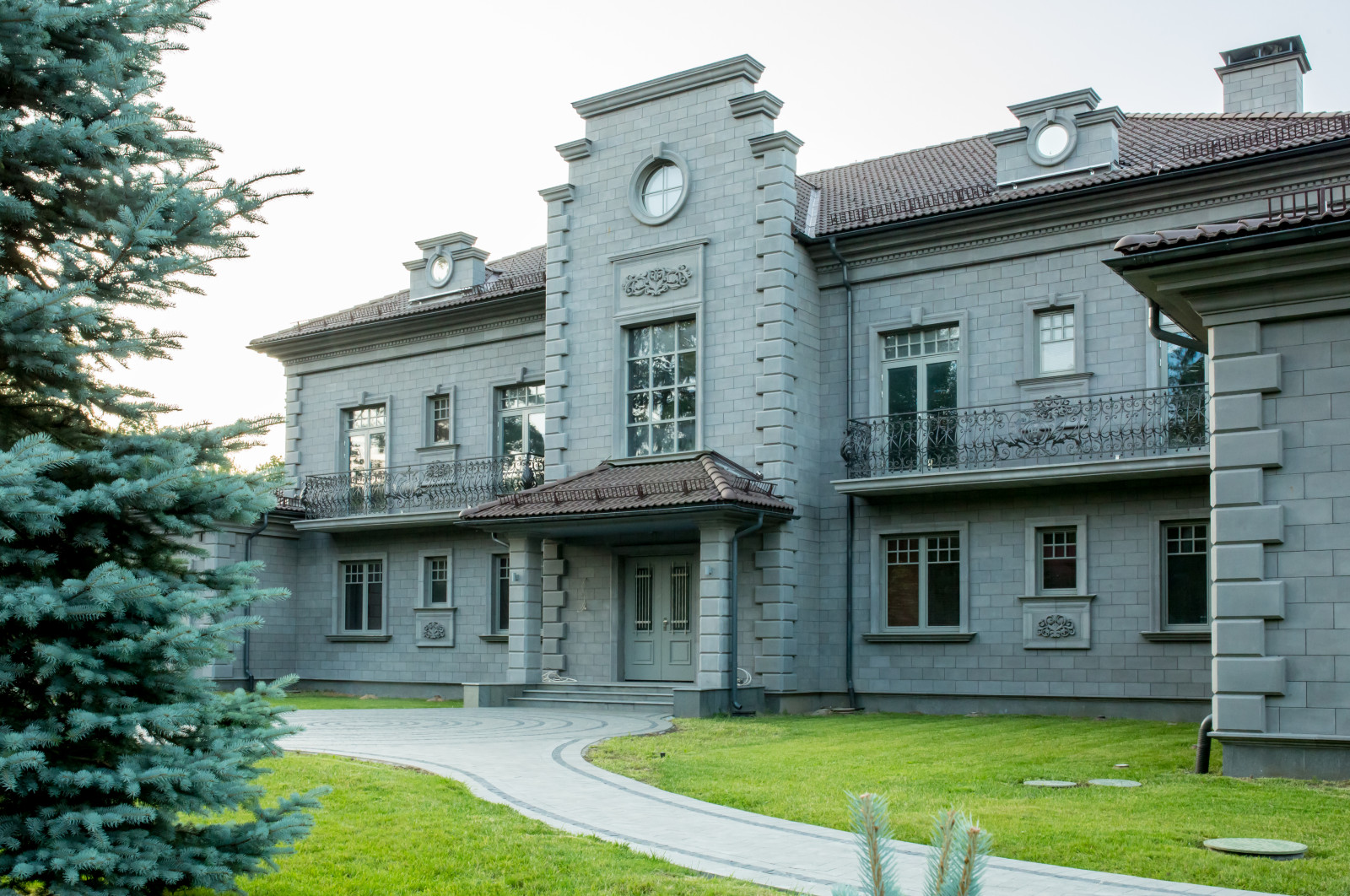 Классический особняк под Петербургом 1800м2