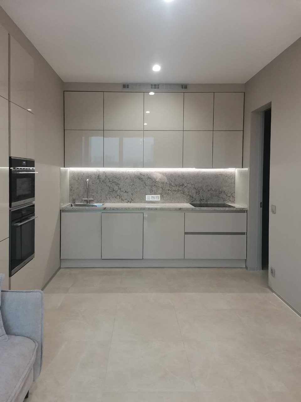 Кухня в современном стиле жк "Кутузовский Лайф"