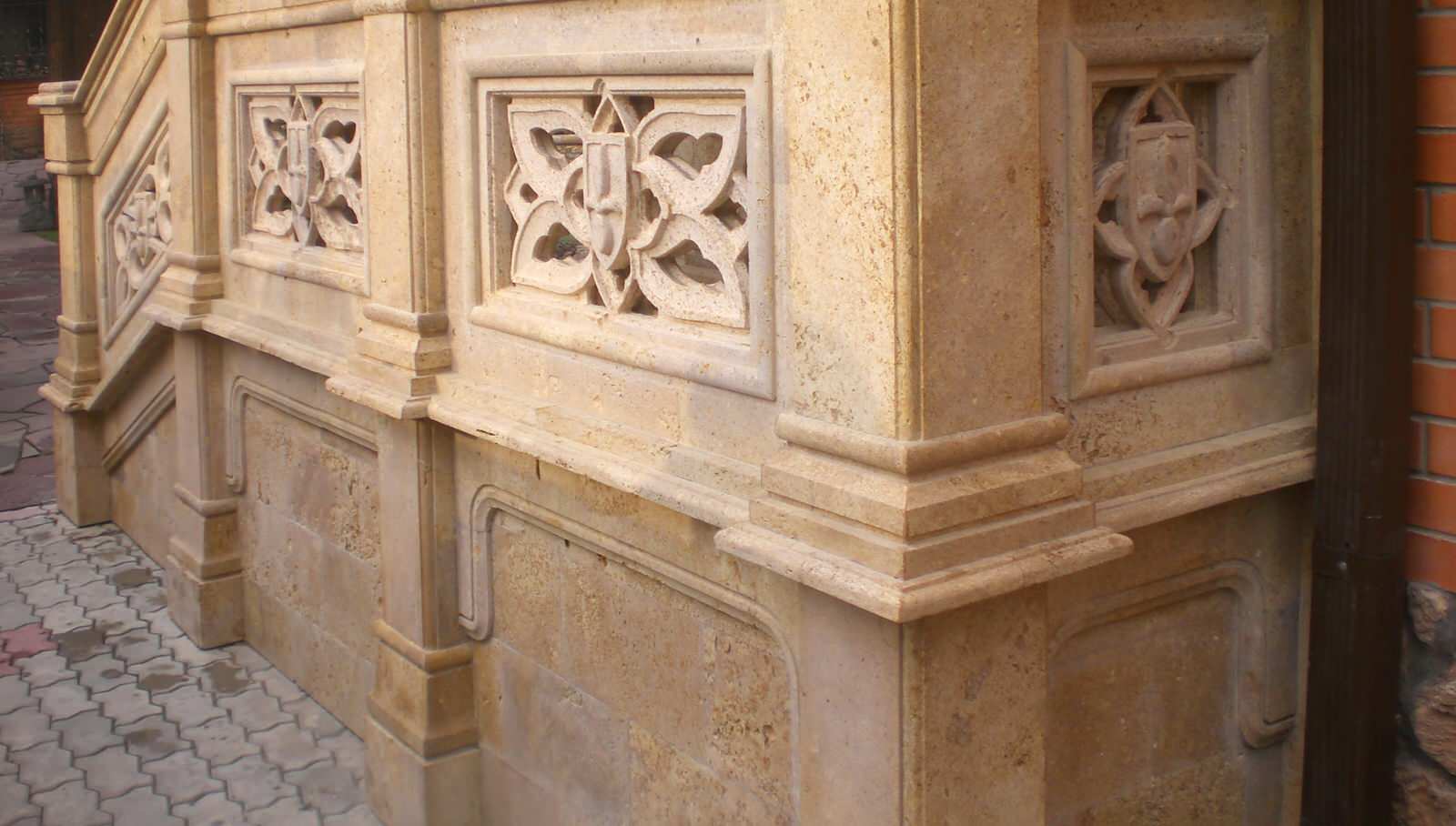 облицовка фасадов травертином из Ирана