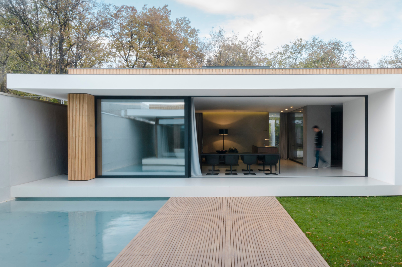 Houzz Молдавия: Парящий дом с бассейном и роялем