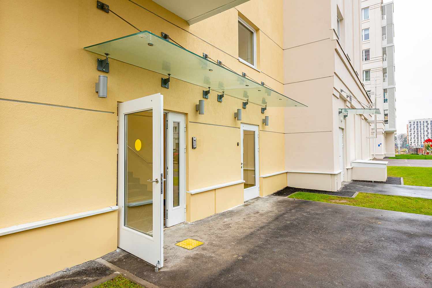 Стеклянные козырьки для ЖК "Новоорловский".