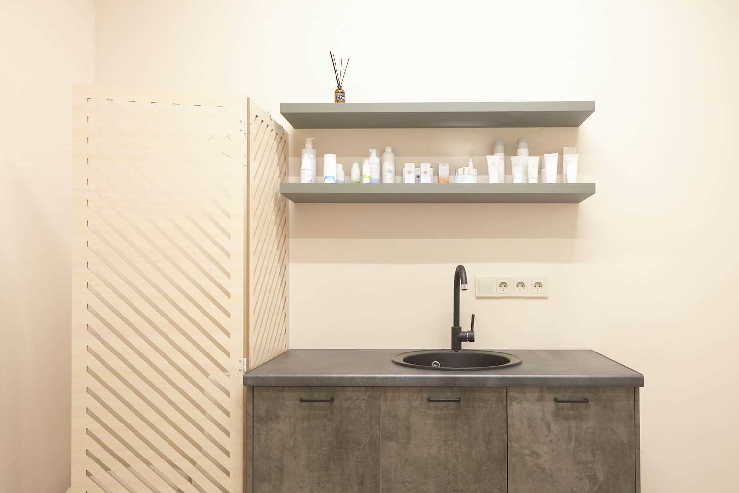 Реализация  студии аппаратной косметологии