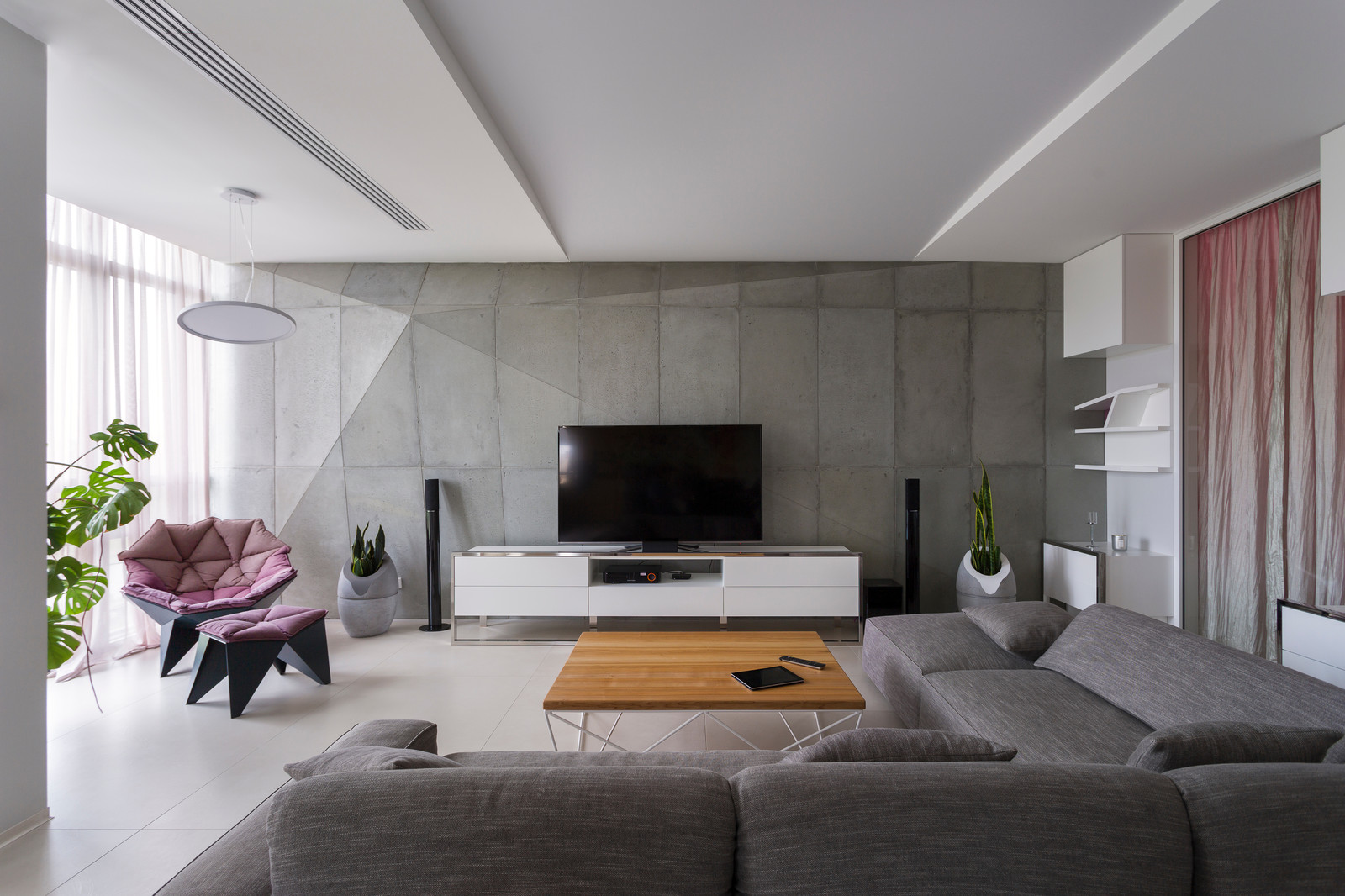 On the verge of illusion