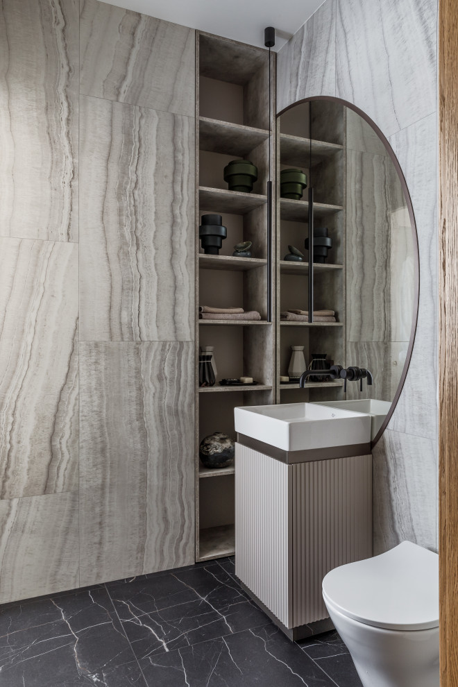 Дом с синими человечками