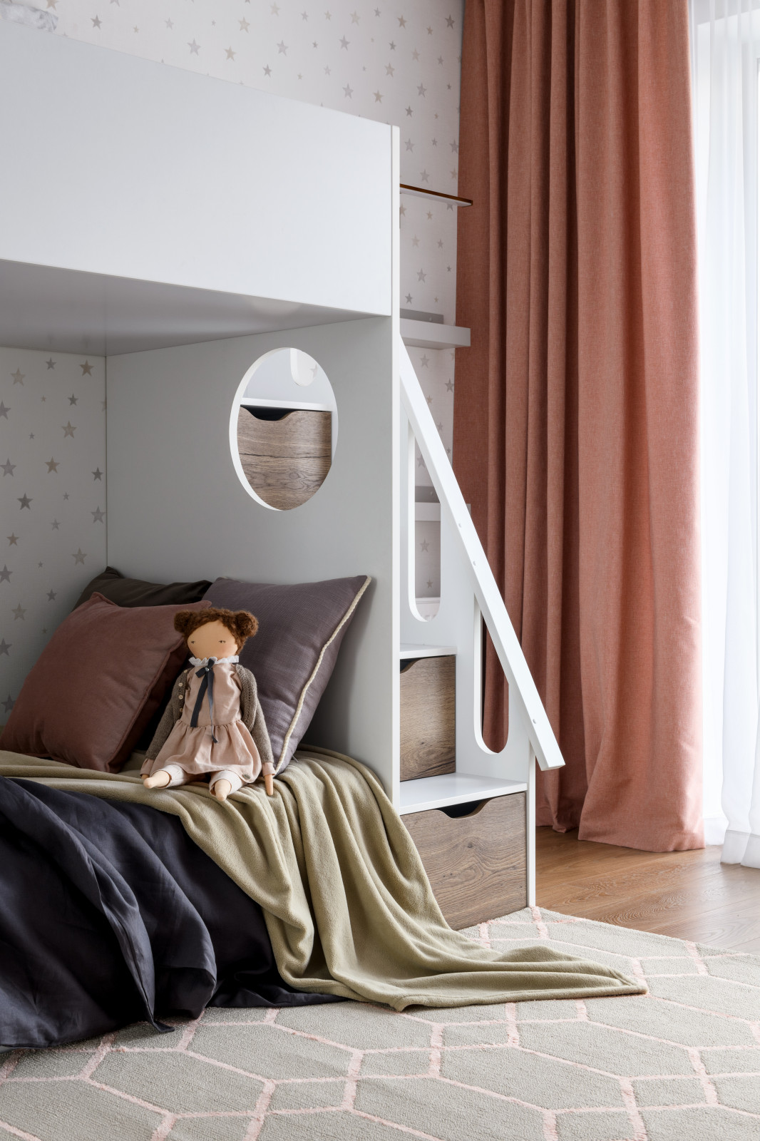 Светлая квартира для семьи с двумя детьми