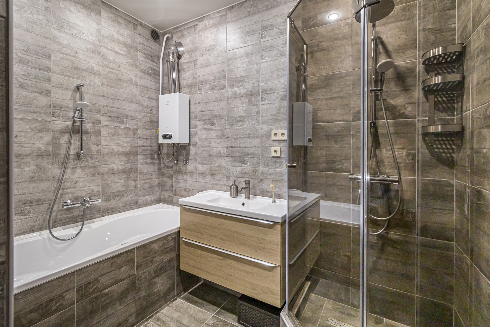 Трехкомнатная квартира в сталинском доме