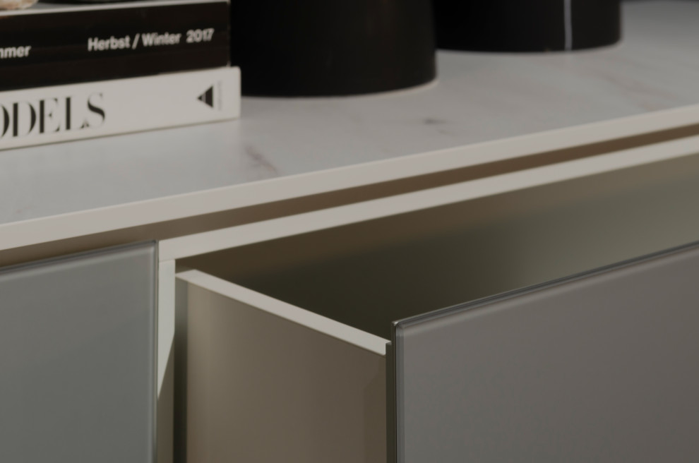 Серый комод raumplus с выставки IMM Cologne 2020