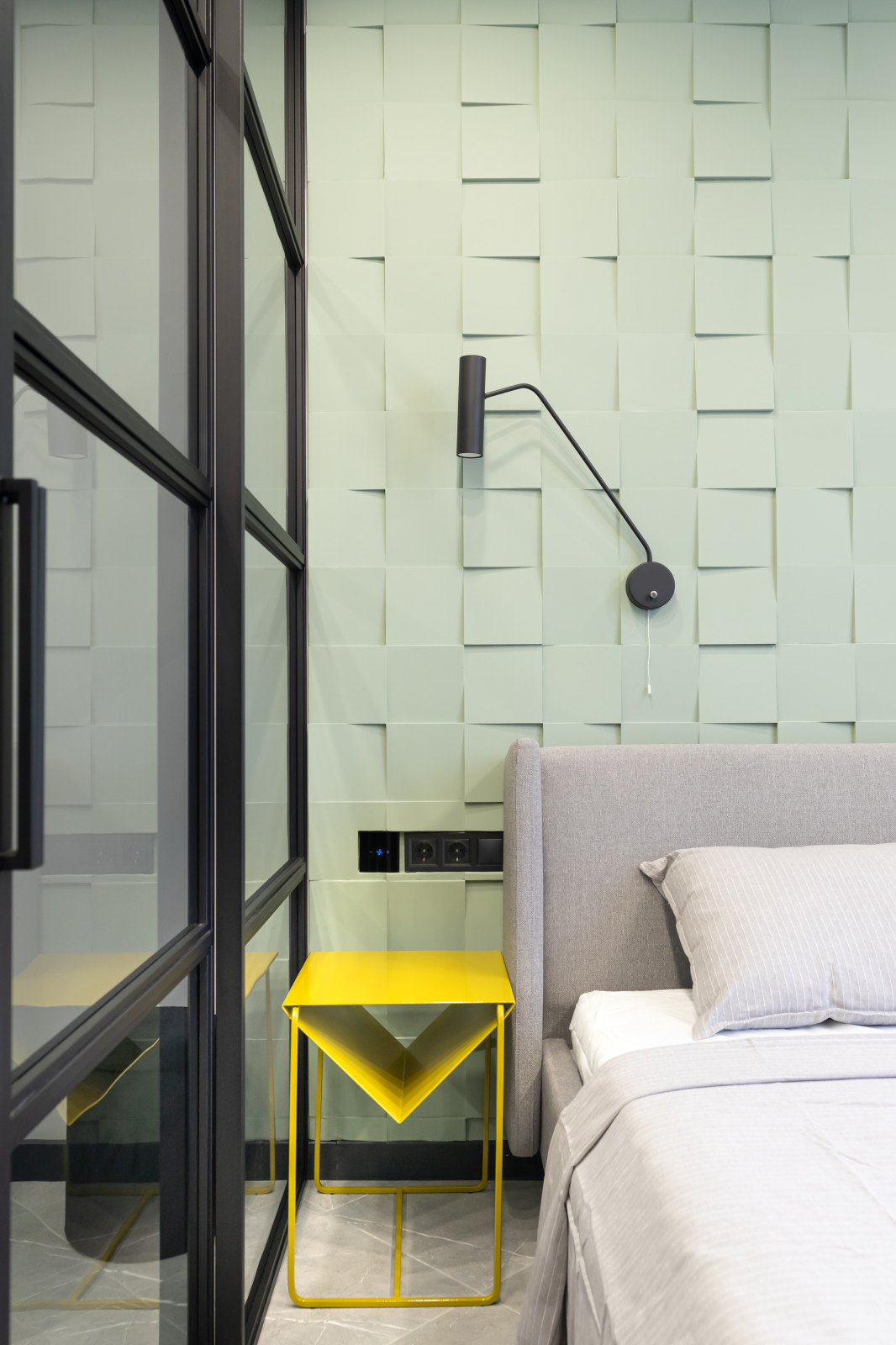 Квартира в цветах Pantone 2021