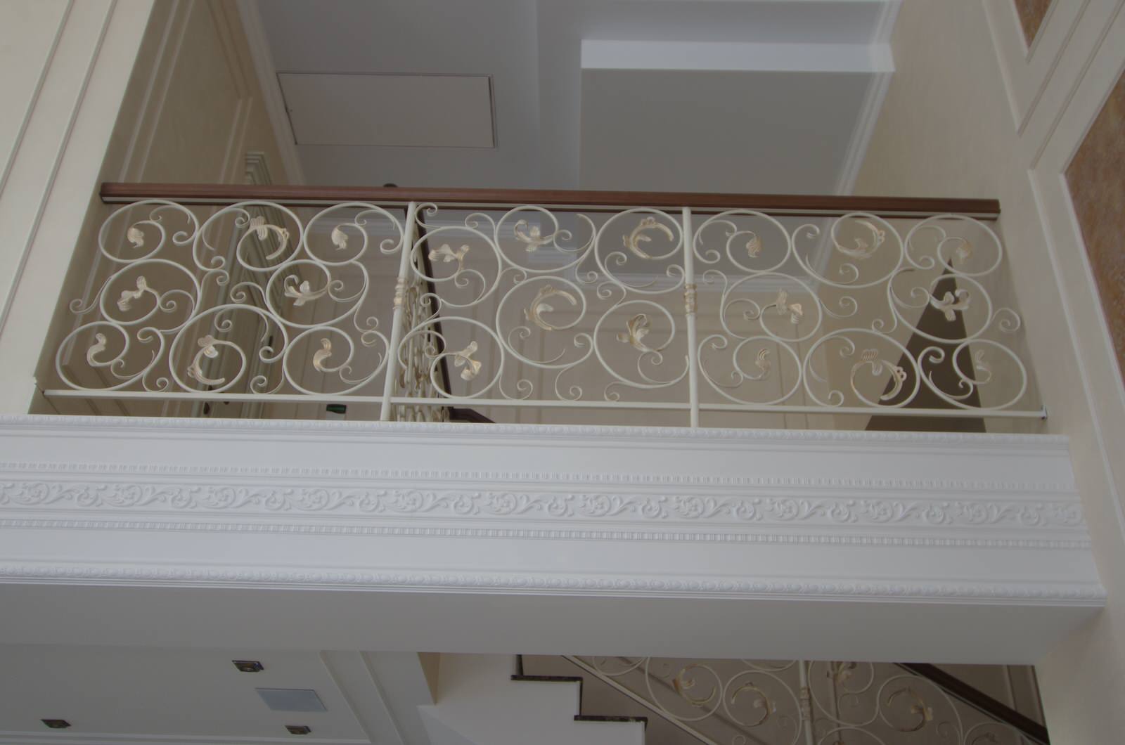 Лестницы с кованым ограждением