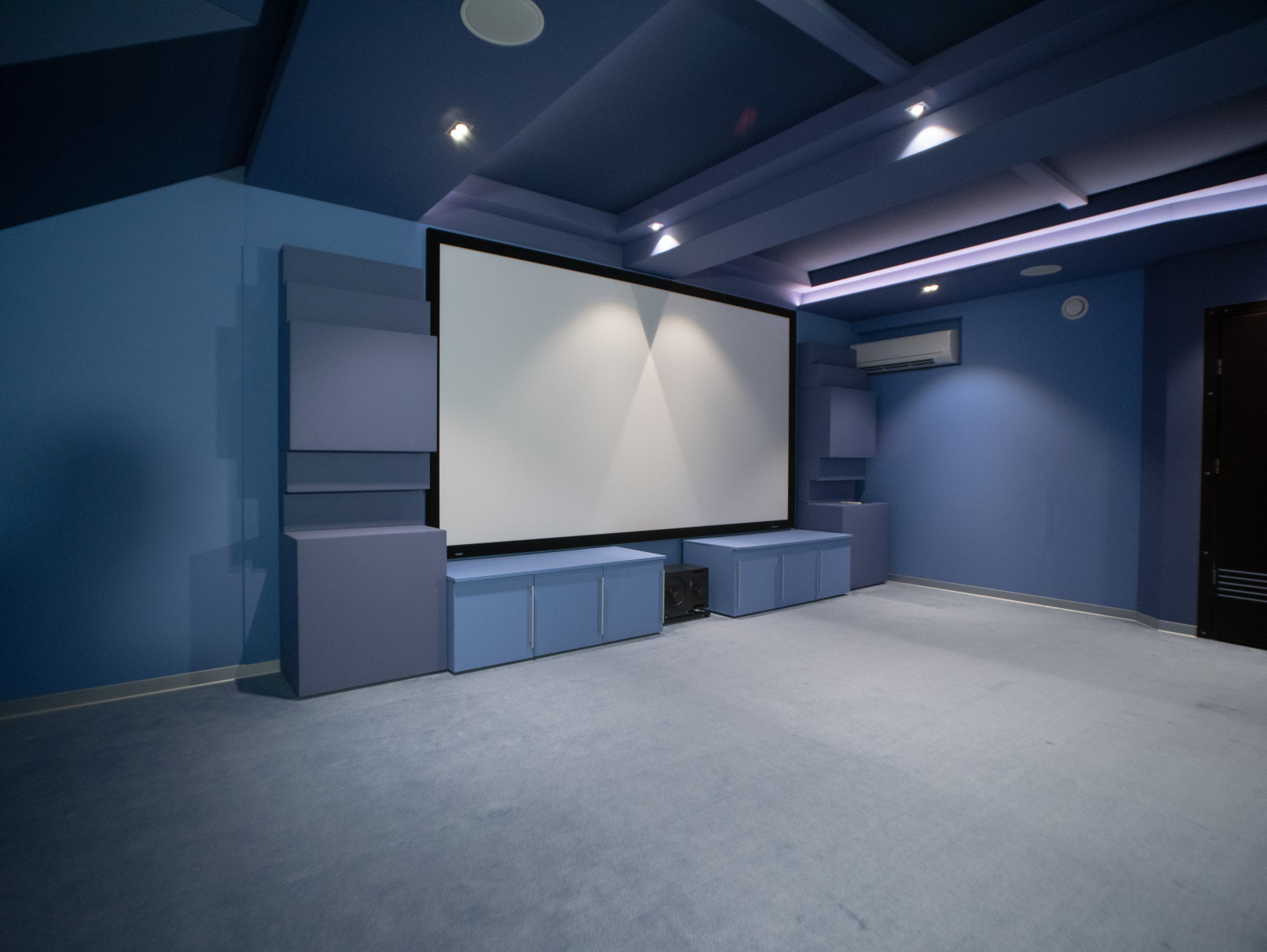 Обложка проекта: Домашний кинотеатр в мансарде