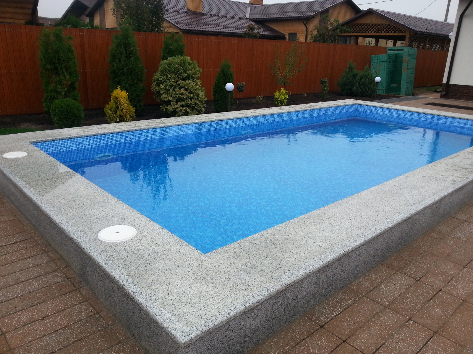 Облицовка бассейнов натуральным гранитом