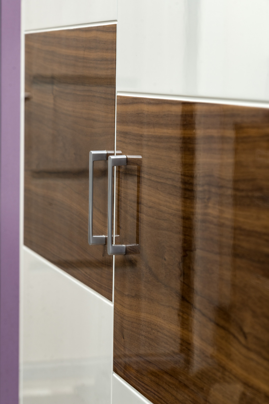 Шкафы и тумбы